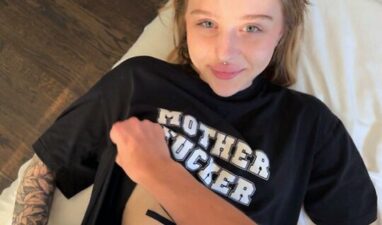 A young skinny girl exposed her pussy for sex