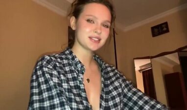 A neighbor with big tits cheered up the guy’s trunk with caresses