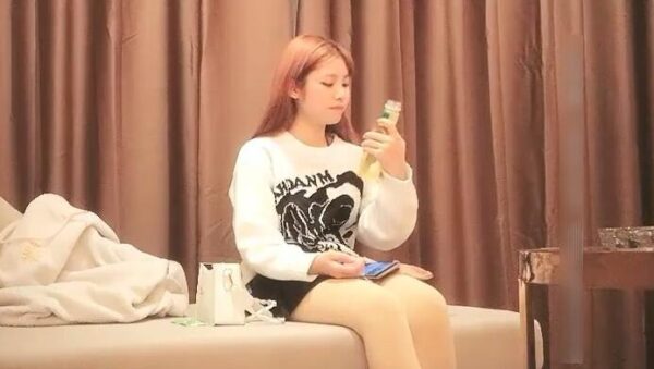 Mr. Shen (November 11 – November 30) – A reserved and slightly sassy young lady madou