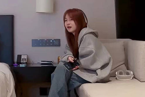 I met up with a young, fresh-faced girl born in 2007 today – Planck. madou