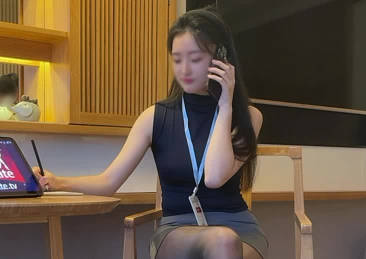 The virgin secretary, depraved and chaste, is filled with a penis and experiences her first taste of lust – Xiao Mei, a broadcasting major. madou