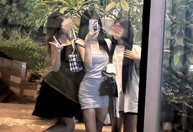 I successfully won over my sister’s best friend; she’s still young and naive. madou