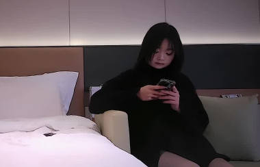 I met up with a girl who just turned eighteen and started working in the sex industry today – Lao Deng madou