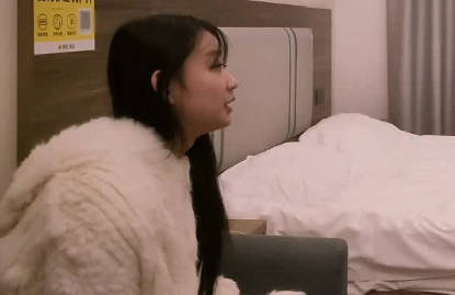 Today I met up with a young woman named Deng Ximen who was secretly working part-time to earn extra money. madou