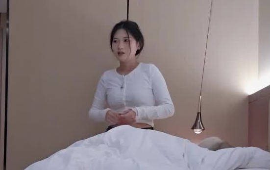 I met up with a 20-year-old girl today; she’s slim and has a lot of breasts. – Xiao Ma madou