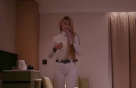 I met up with a girl today who claimed to be of mixed Xinjiang and Chinese descent – ​​Lao Deng. madou