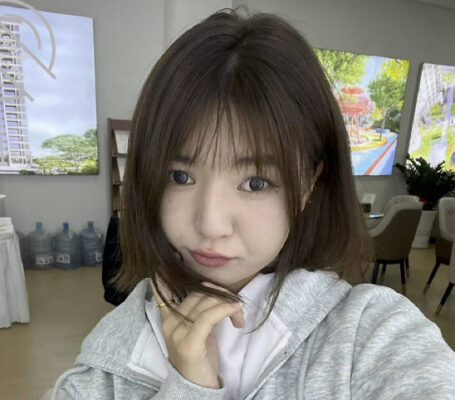 The hotel’s new, super young, blond guy was initially quite pretentious, but then a little wetness appeared. madou