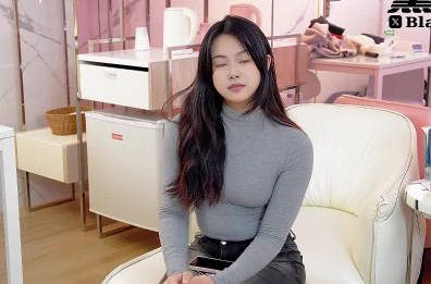 Black Jack, a super hot 19-year-old from Chung Yuan Christian University, was shot inside without a condom. madou