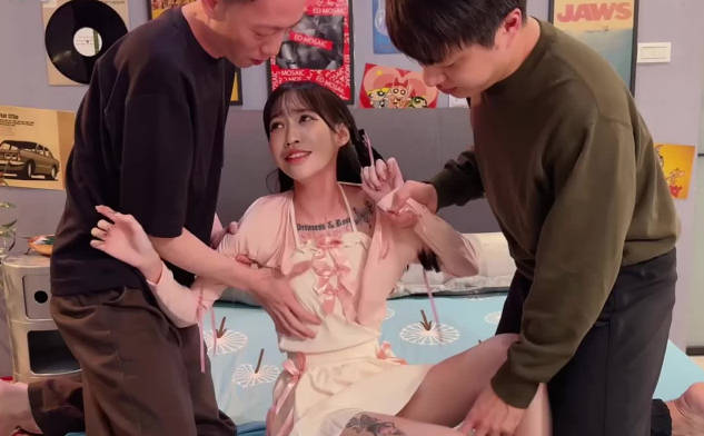 EdMosaic 03-06: The kidnapping of the arrogant Xiao Yan was intended as a small punishment to make her cry and scream, but the plot takes a turn, revealing that she is the real little devil who raped two men. madou