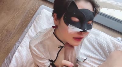 My dance teacher, who hadn’t had sex in three months, was wearing a cheongsam and let me penetrate her from behind—a fat-butt housewife. madou