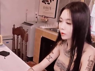 Banana Show xjx690, a promiscuous girl who loves to give bad reviews, was raped by a food delivery driver. madou