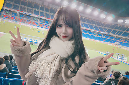 Monster 2 and a Japanese-Thai girl went to watch an AFC Champions League football match. madou