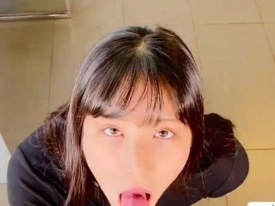 My boyfriend grabbed my buttocks and fucked me hard on the table, his semen flowing down my vagina – MISSCAT madou