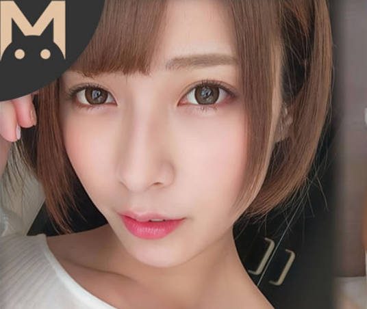 Kaori, a popular Japanese gravure idol, is 25 years old. (Tokyo Girl’s Illustrated Guide) madou