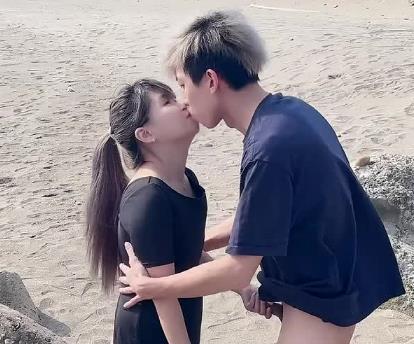 The little girl’s first time doing erotic things at the beach was so exciting that she was even seen by passersby – slutty little girl madou