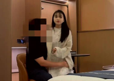 I met up with a pretty 18-year-old Vietnamese girl today – there are fewer of them. madou