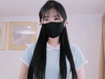 Banana Show xjx755 The housekeeper, unable to control her lust, cleaned my penis with her little mouth. madou