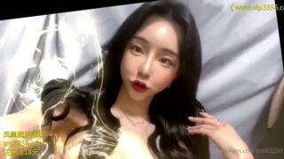 2407-《震撼精品》万人求购推特和OnlyFans极品人造高颜气质小贱货lin002200收费自拍多种制服3P被狠狠的玩弄-5